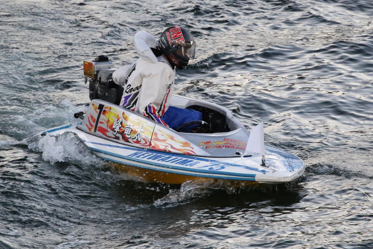 ボートレース　競艇　4320 峰竜太選手 GPウエアー